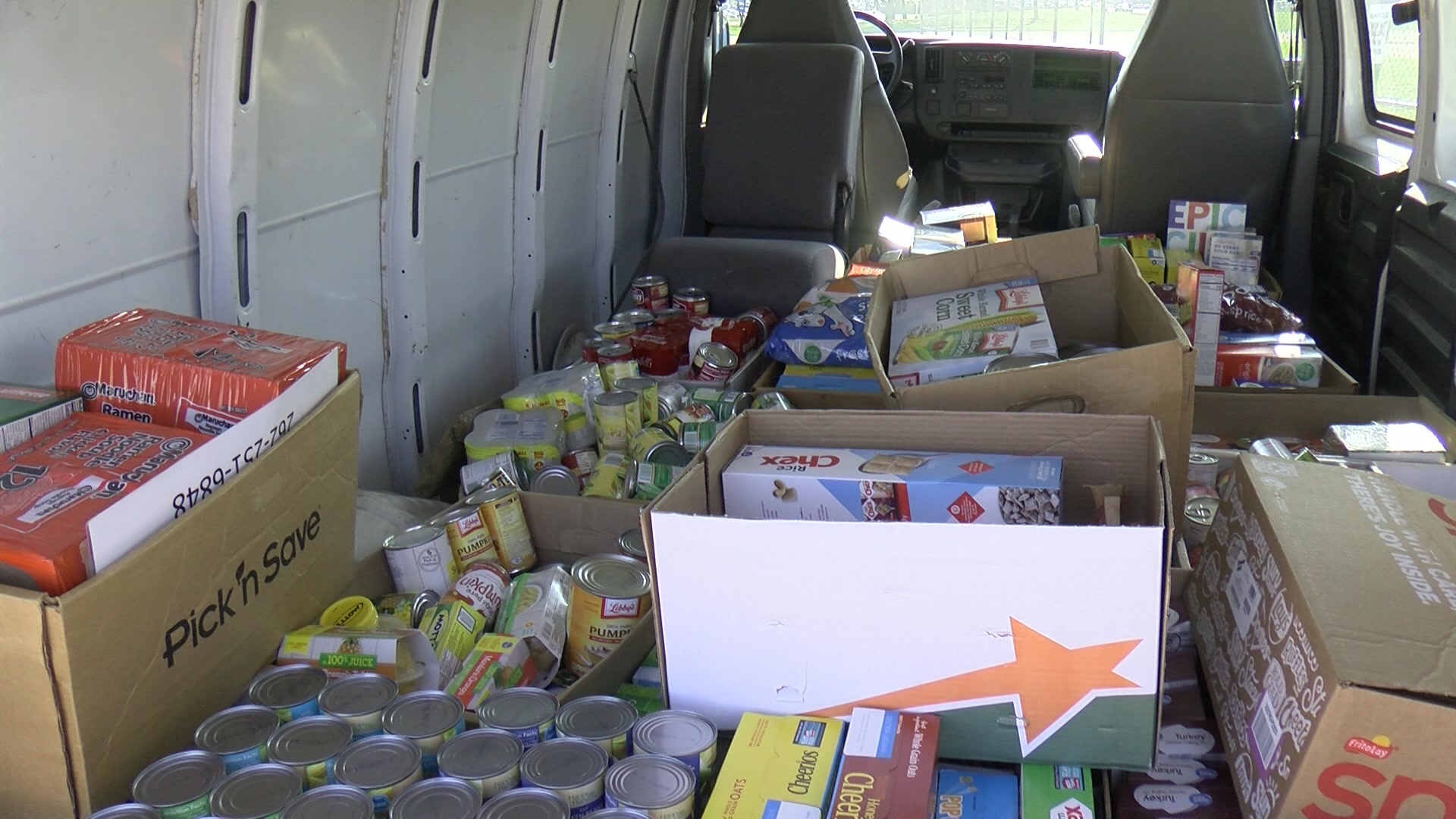 Students in Menomonee Falls hold food drive ahead of holiday season