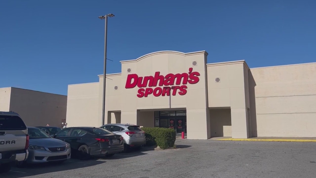 Greenville PD investigate Dunham’s Sports theft