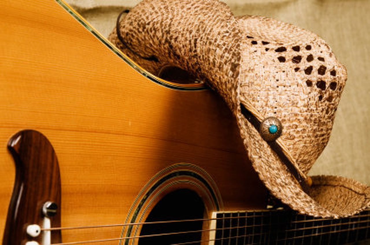 Country music world praying for legendary singer who rose to fame in the 90s