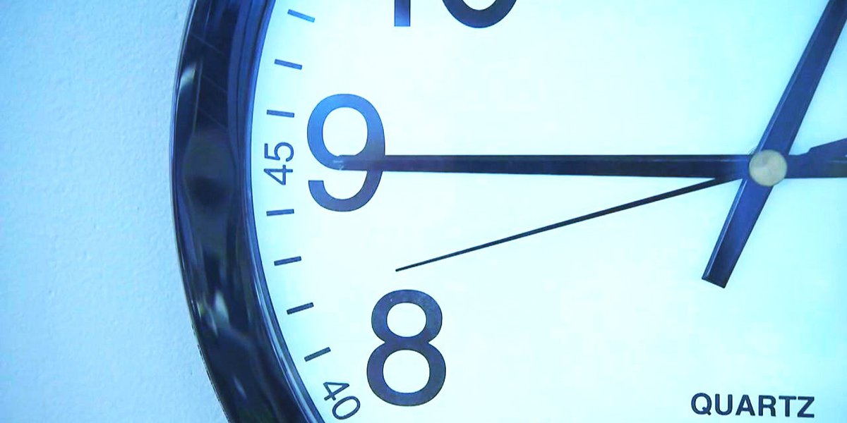 “We’ve got to be more consistent with our daylight”; Mental health expert explains effects of daylight saving time, tips to navigate time change