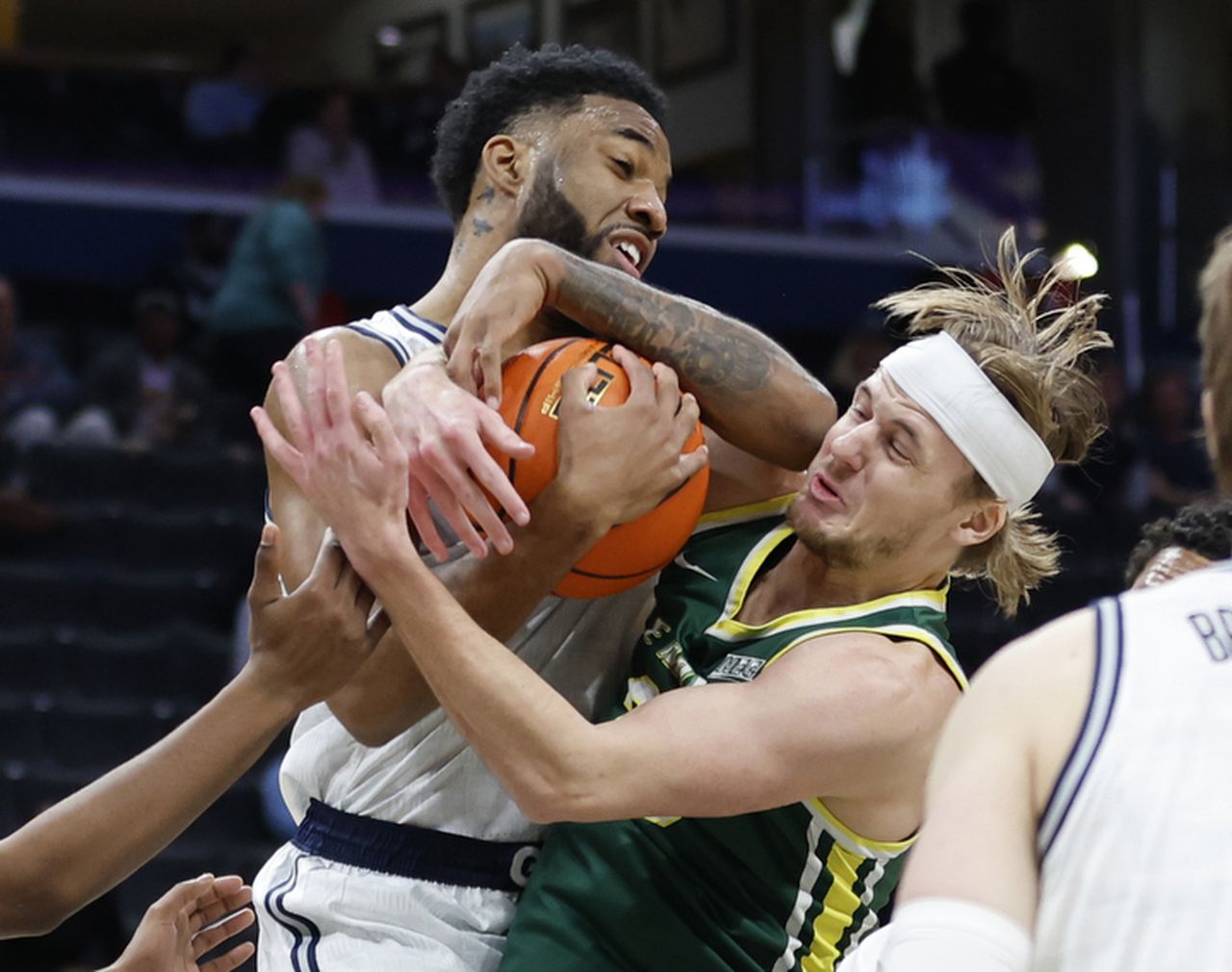 Le Moyne basketball gets rude welcome to D-I, blown out by Georgetown