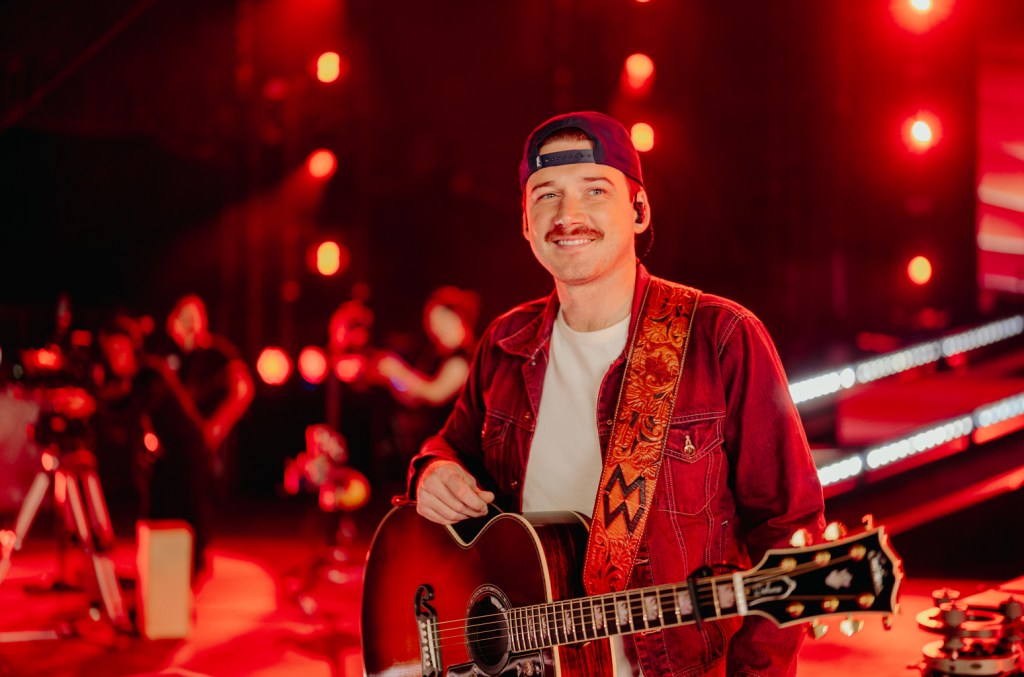 Morgan Wallen Scores a Home Run With ”98 Braves’ Performance From Atlanta Ballpark at 2023 Billboard Music Awards