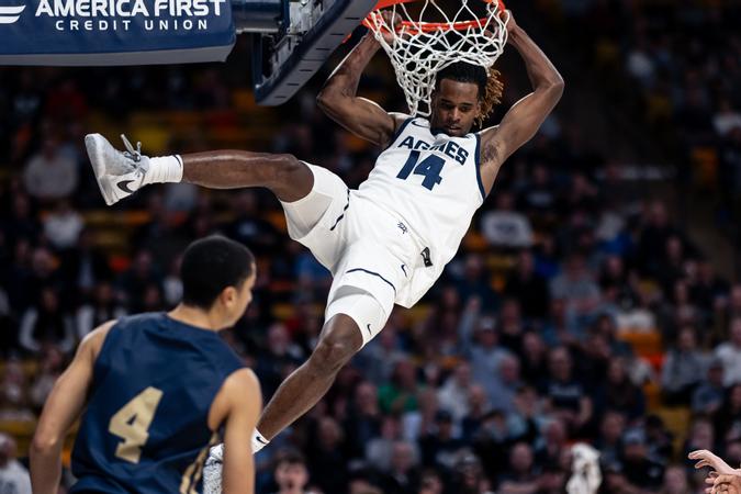 Utah State Men’s Basketball Defeats South Dakota Mines in Season Opener 101-48 – Utah State University Athletics