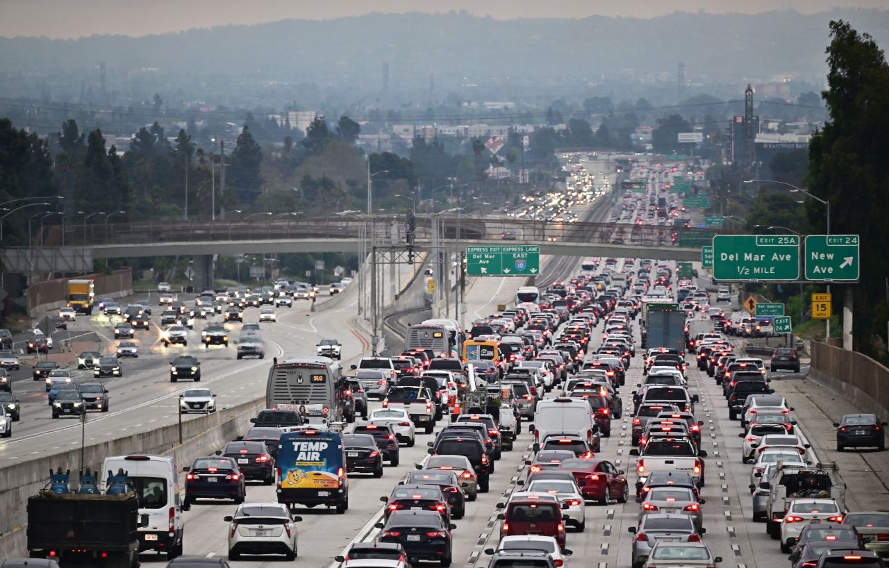 Record-breaking number of people expected to travel in SoCal for Thanksgiving