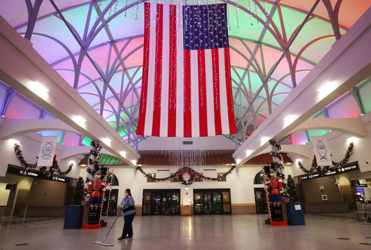 El Paso airport anticipates busy holiday travel season