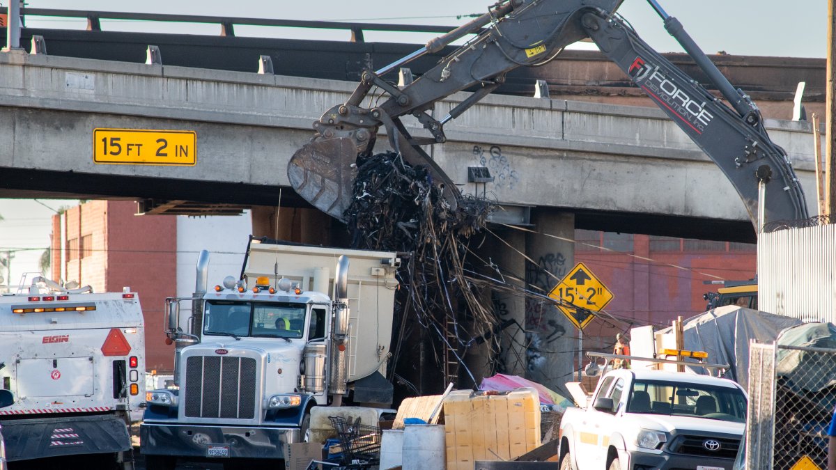 Police assist traffic at DTLA events while fire-damaged 10 Freeway is repaired