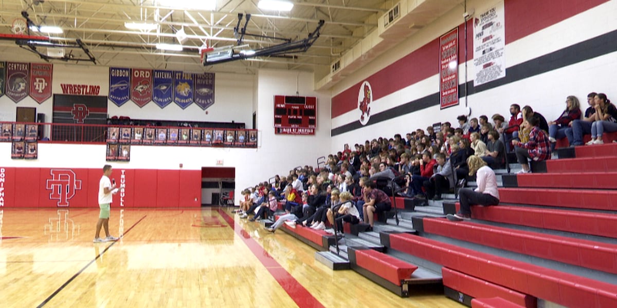 Mental health speaker pays visit to Doniphan-Trumbull High School