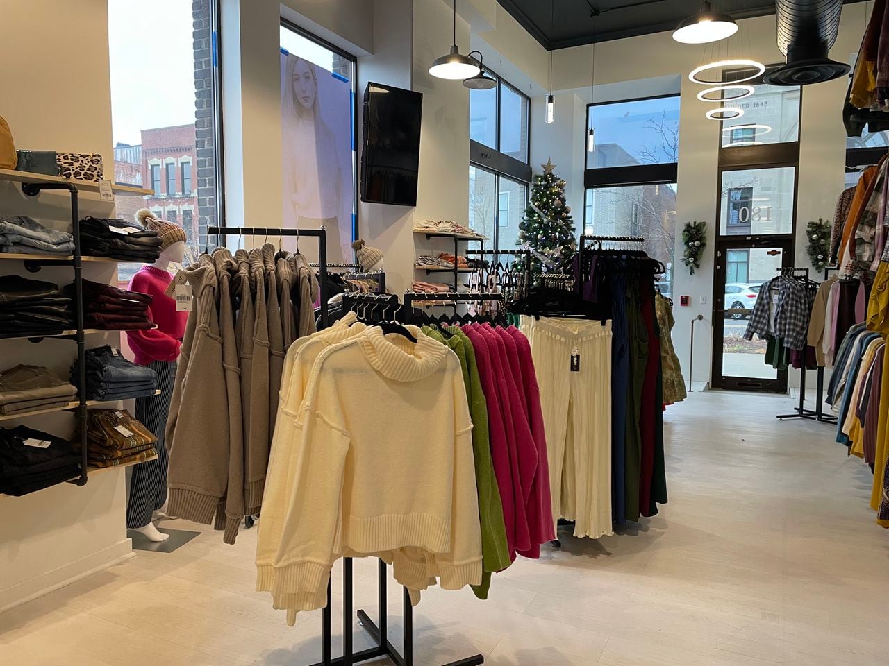 What’s that? A Hillsdale boutique is opening a new location in downtown Jackson