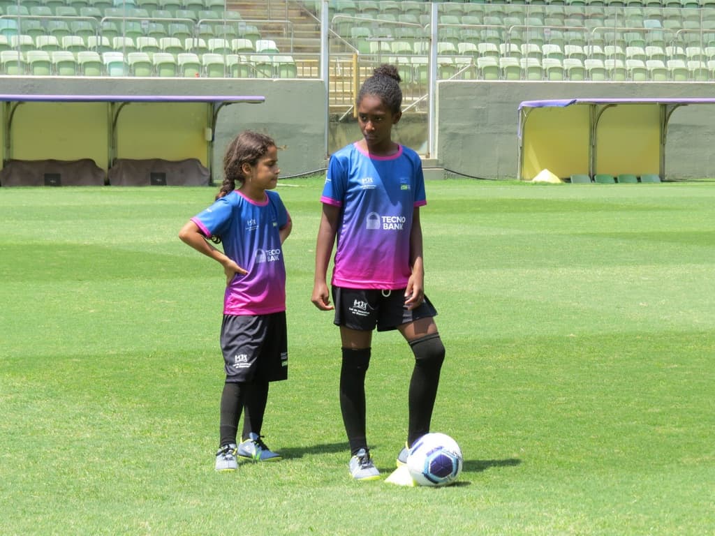 Instituição abre inscrições para aulas de futebol feminino