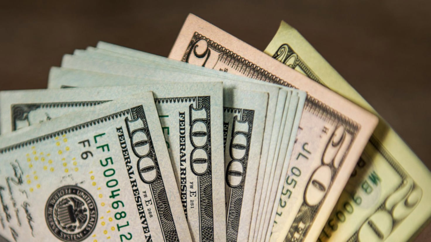 Program provides monthly payments of $850 to women: when does it start and how to apply?