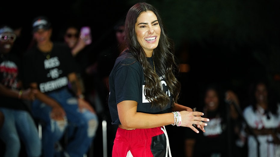 WNBA superstar Kelsey Plum gears up for DICK’S Sporting Goods’ ‘Holiday Shopping Sprint’
