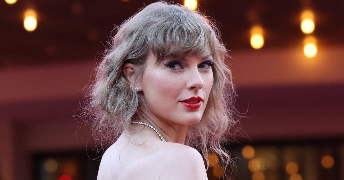 Taylor Swift’s re-recording of ‘1989’ dominates UK music charts