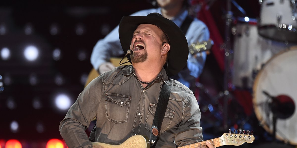 Surprise! Garth Brooks to visit Bass Pro in Springfield Monday morning