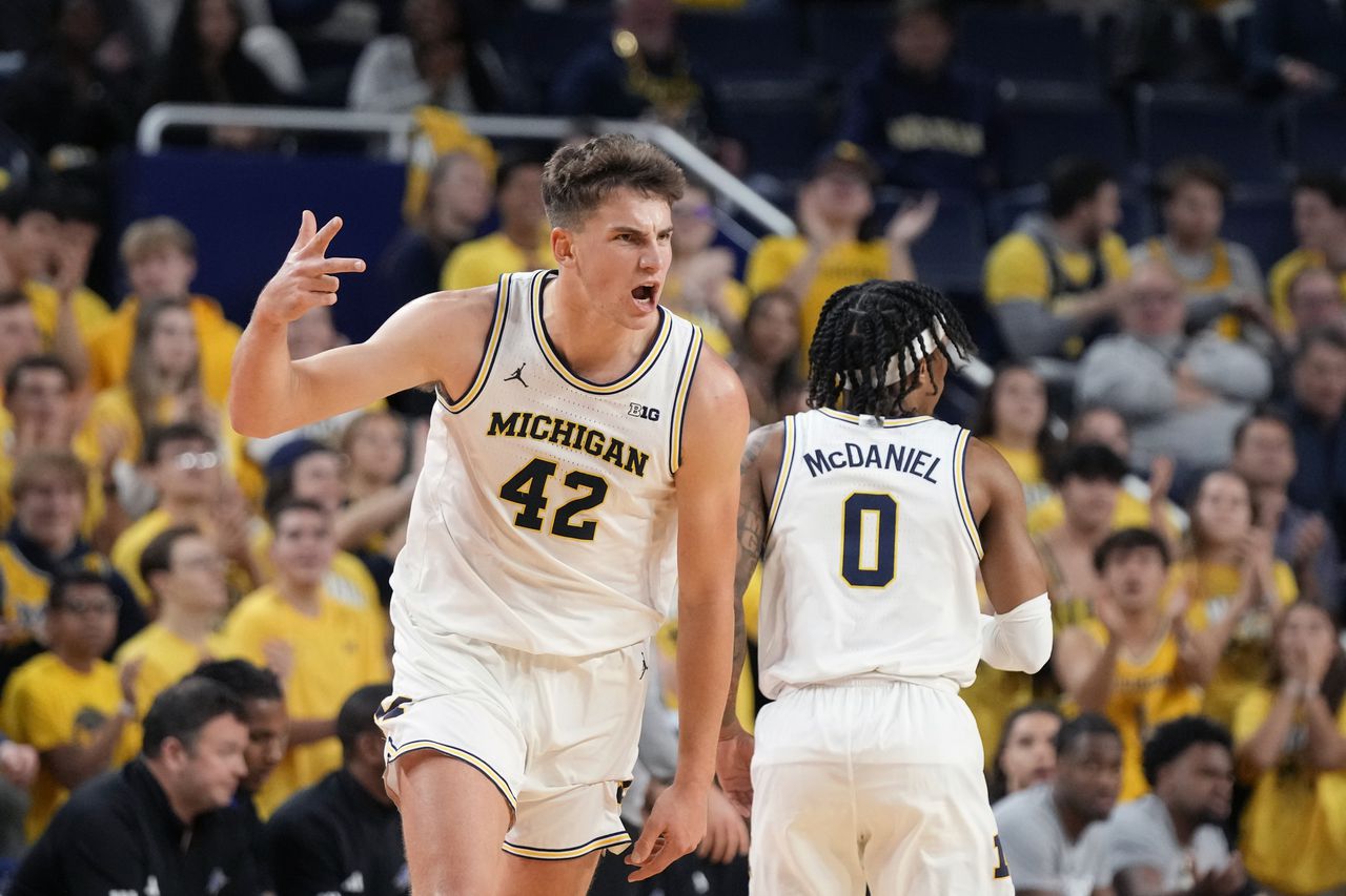 Michigan basketball makes season-opening statement, drubs UNC Asheville