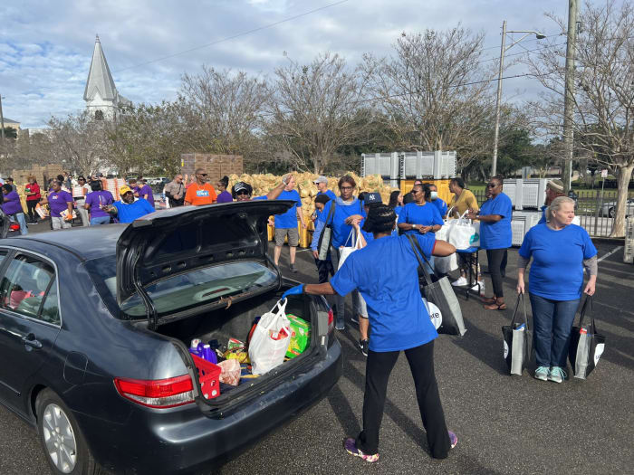 ‘It makes a difference’: Farm Share helps over 3K Jacksonville residents at food giveaway