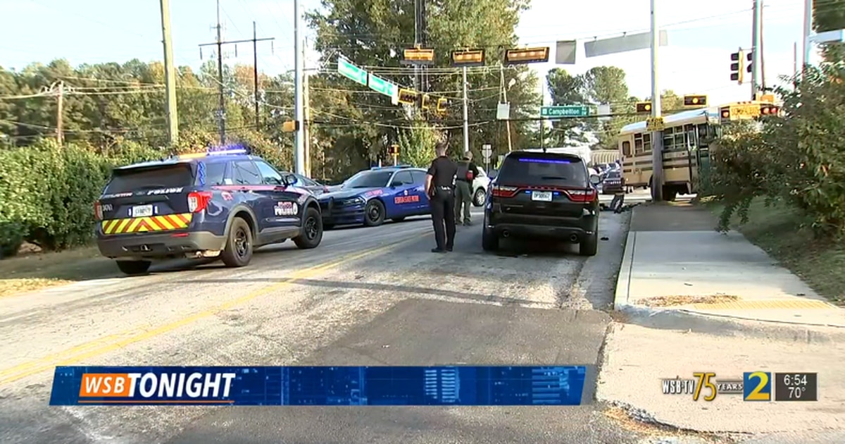 BREAKING | Car chase ends in crash, gunfire near Greenbriar Mall