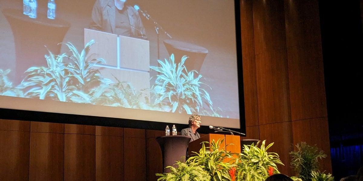 Neil Gaiman delights at the Venice Performing Arts Center