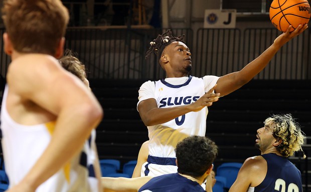 UCSC men’s basketball falls to red-hot Menlo at KP Arena