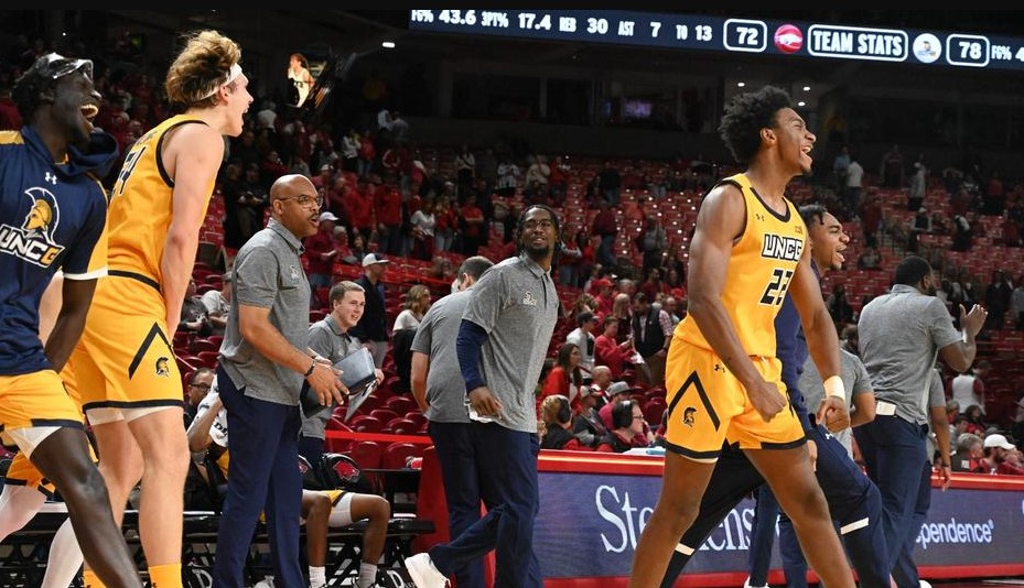 UNC Greensboro men’s basketball team upsets #14 Arkansas