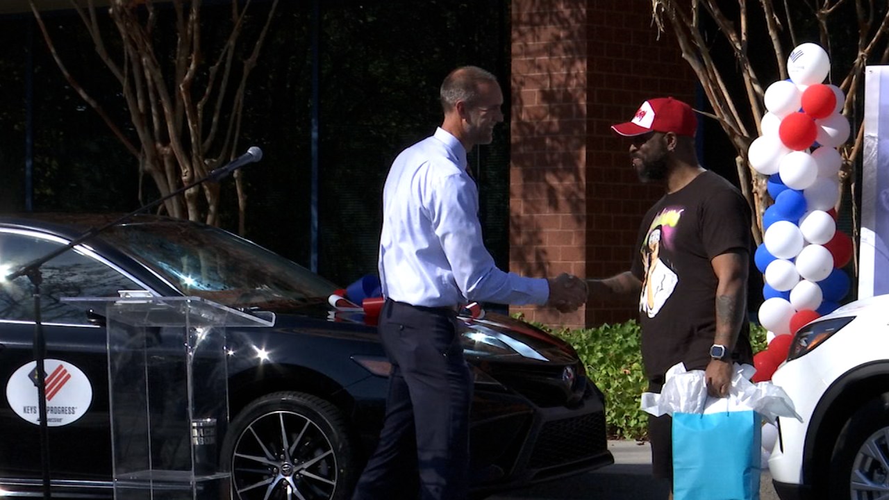 ‘Couldn’t believe it’ Knoxville veteran gifted car as part of Keys to Progress program