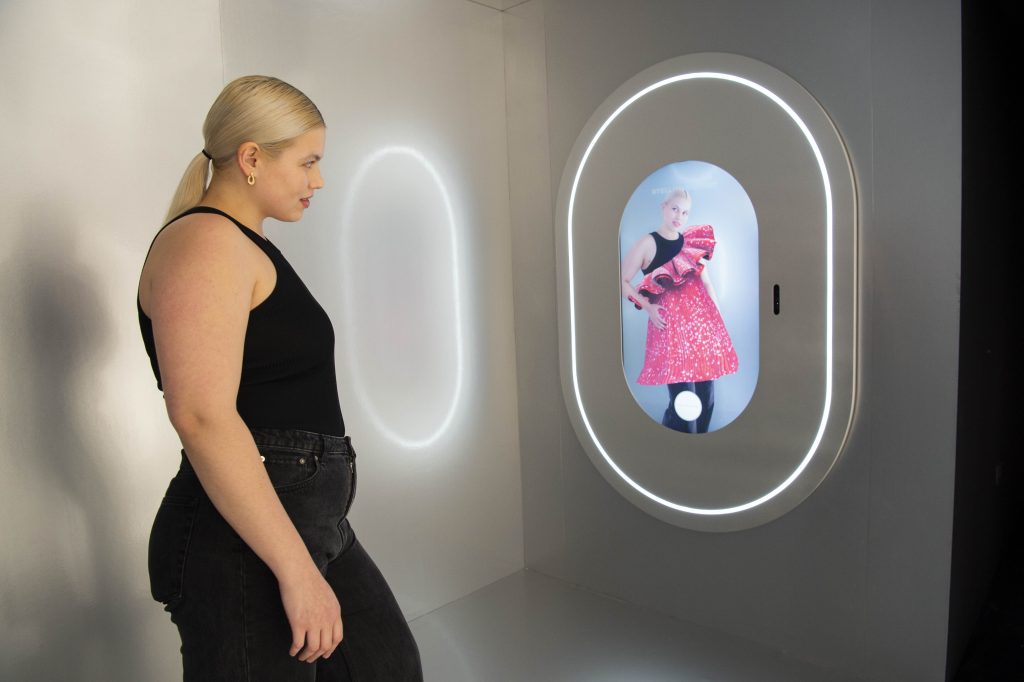 A Fashion Exhibition at de Young Museum Gets an A.R. Boost From Snap