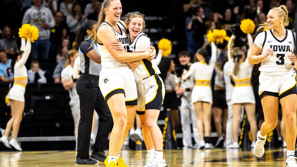 Social media reacts as Hawkeyes trounce Fairleigh Dickinson to open 2023-24 season