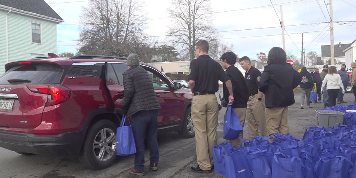 Maine Veterans Project hands out food to veterans for the upcoming holiday