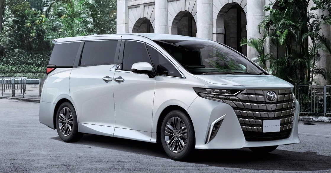 Top xe bán chậm tháng 10: Toyota Alphard &apos;về mo&apos;, Pajero Sport lọt top ế