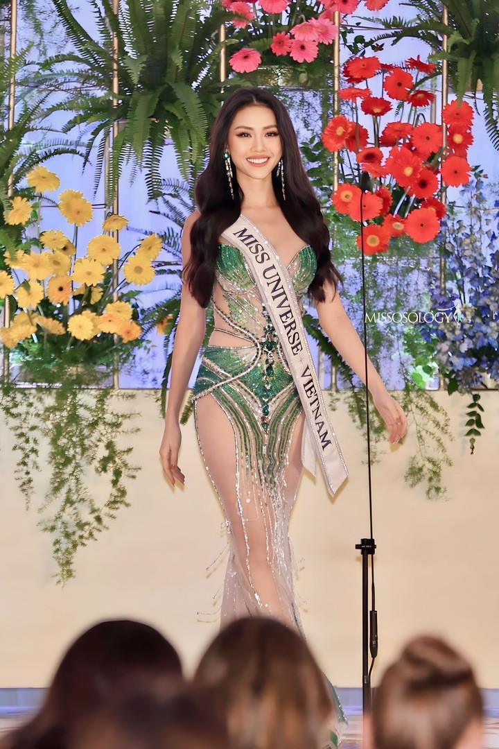 Bùi Quỳnh Hoa tự tin giao lưu bằng 3 thứ tiếng ở Miss Universe 2023