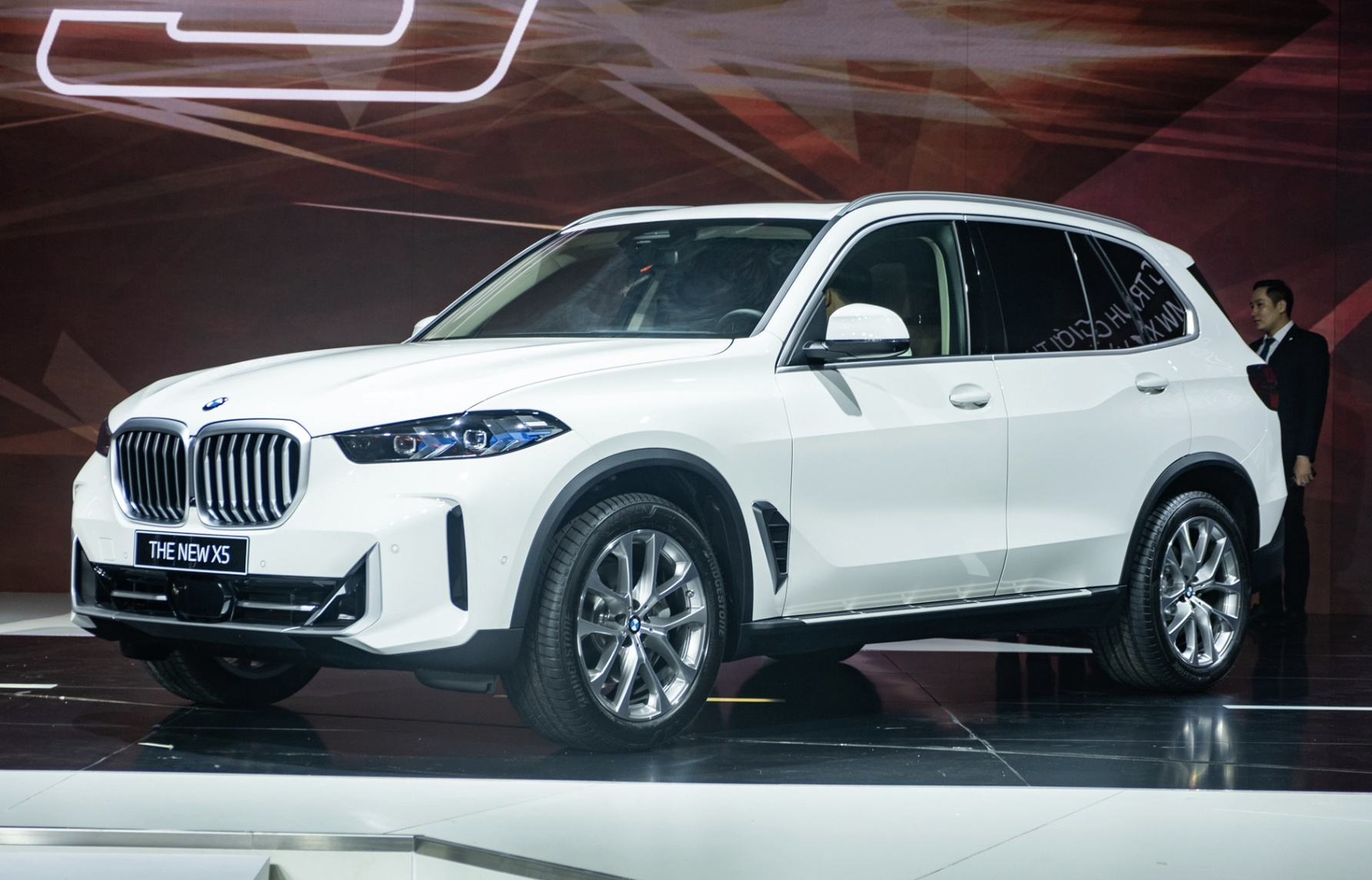 So sánh BMW X5 2024 vừa ra mắt với đối thủ Mercedes-Benz GLE