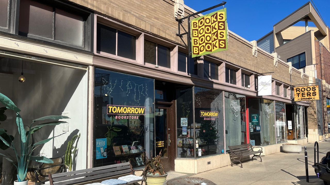 5 Indy bookstores for finding cozy winter reads