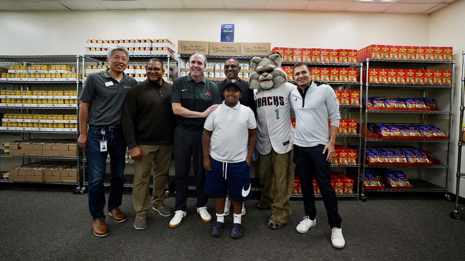Diamondbacks donate $50,000 to St. Mary’s Food Bank pantry