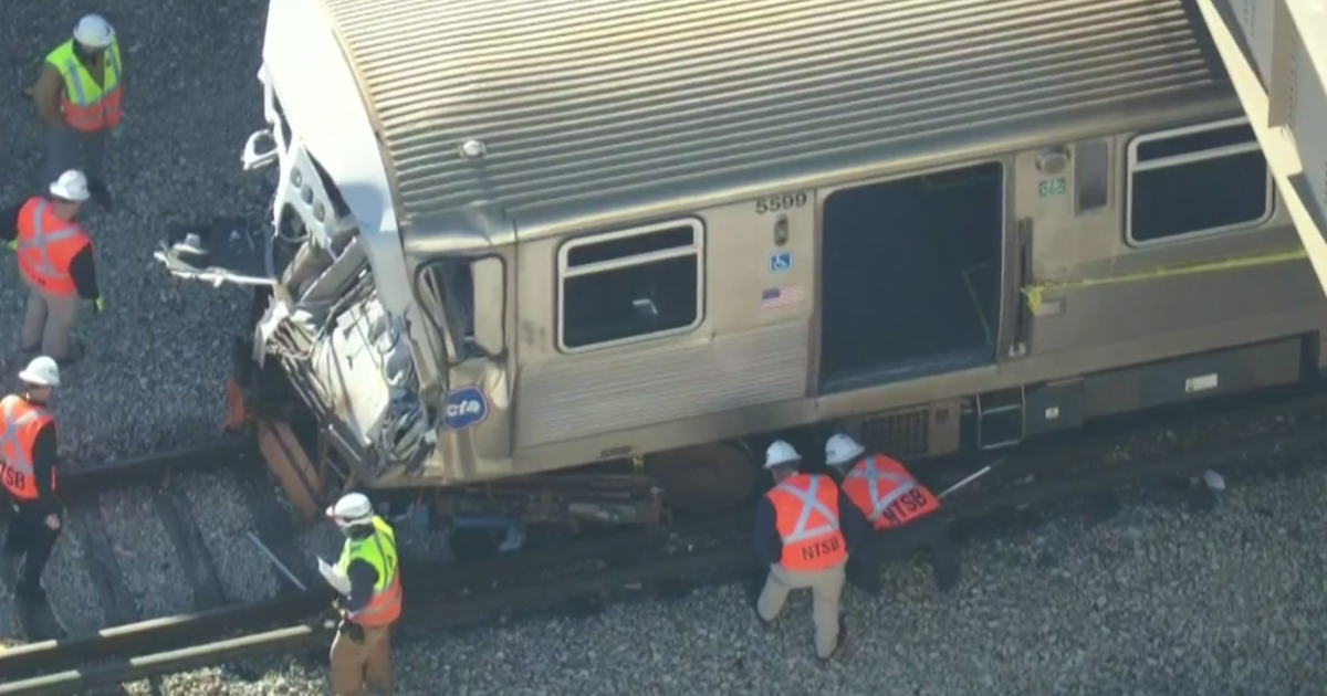 Federal investigators begin probe into CTA Yellow Line train crash