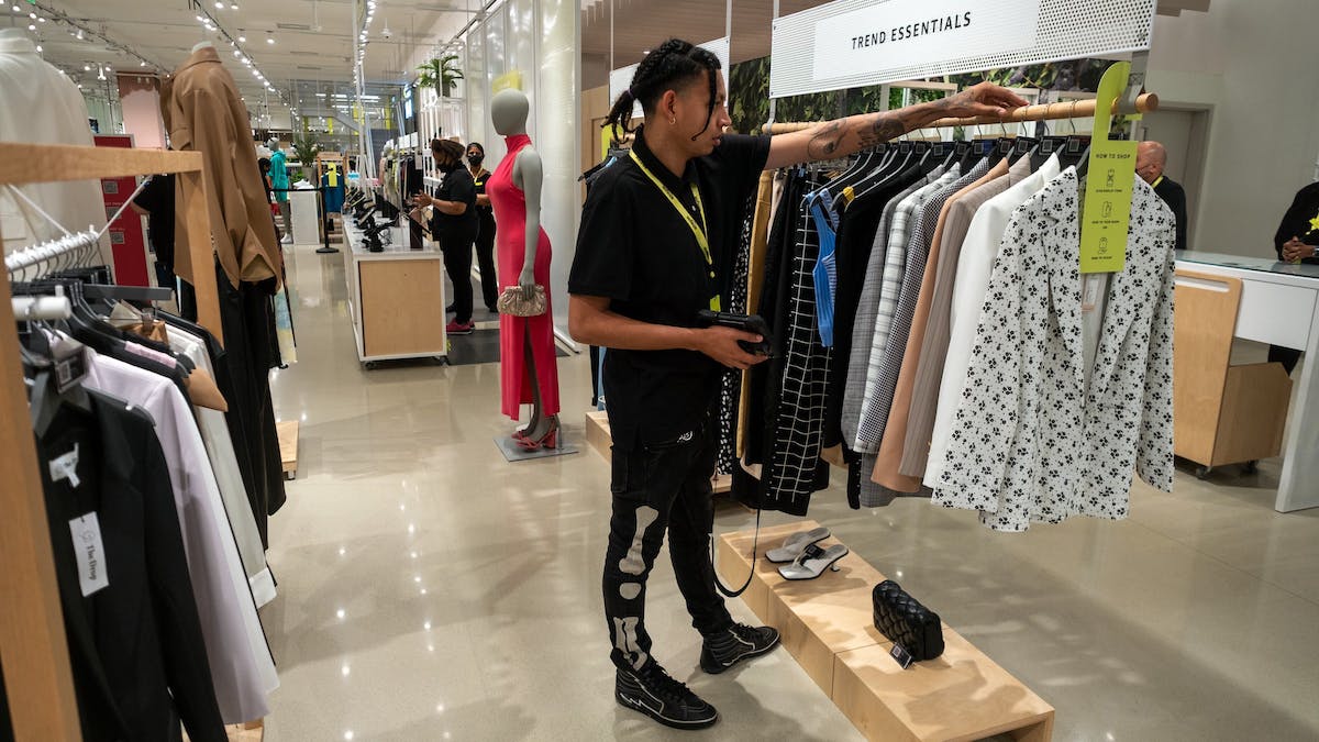 Why Amazon’s Futuristic Fashion Stores Flopped