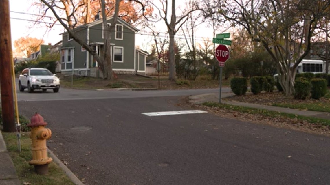 Bump and steal car theft in Webster Groves caught on camera