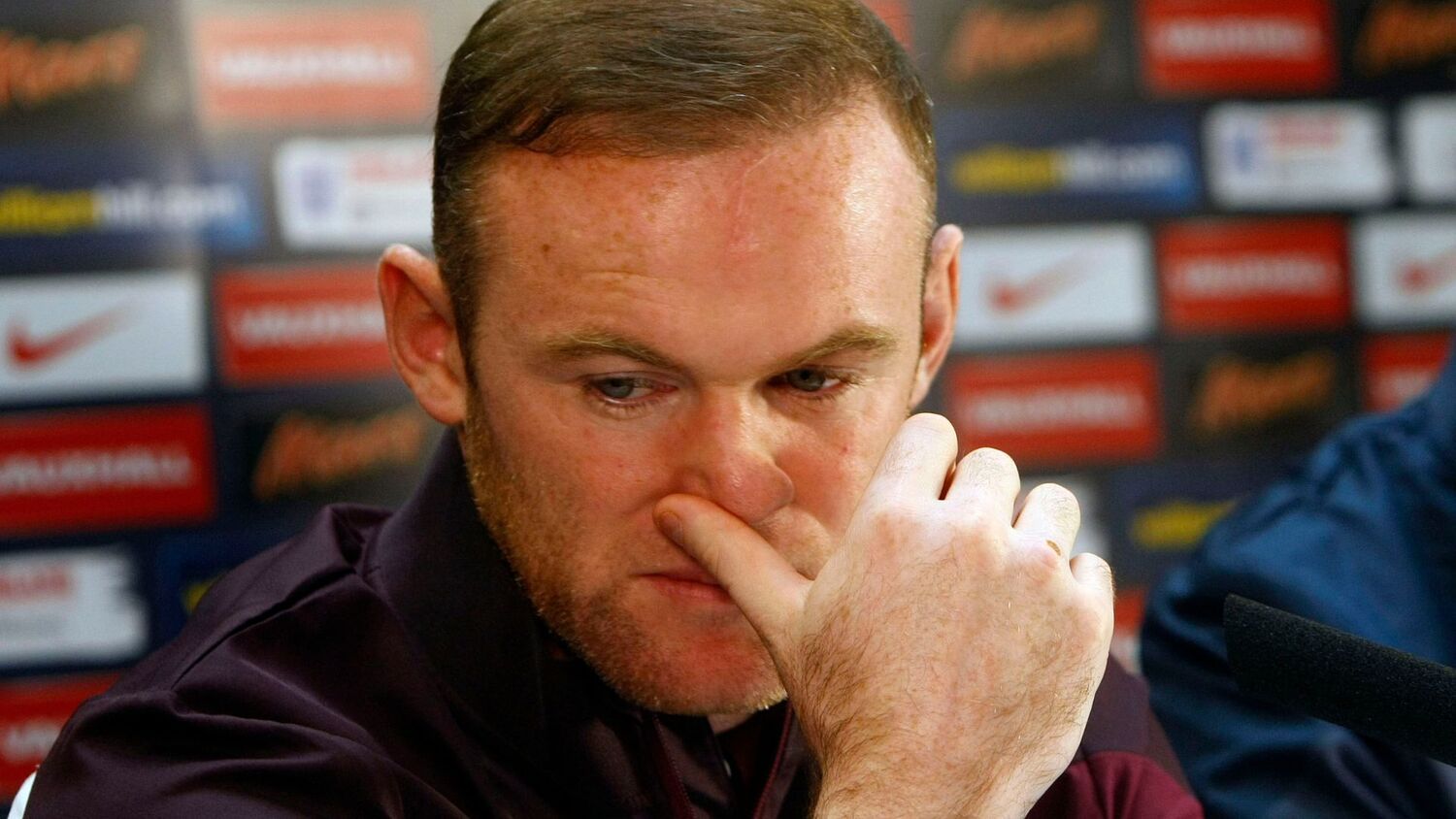 Ídolo do futebol inglês, Rooney revela que bebia até desmaiar no início da carreira: ‘Servia como fuga’