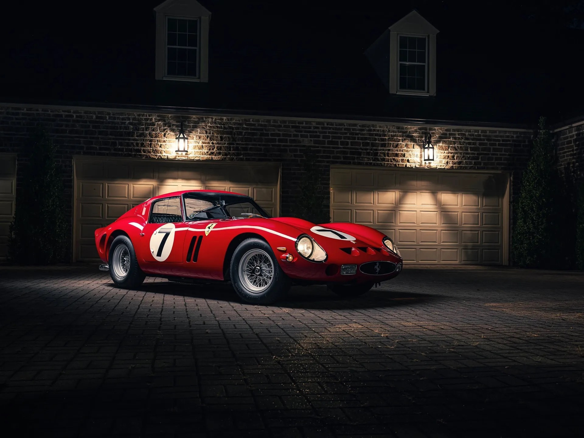 Siêu xe Ferrari 250 GTO đời 1962 lập kỷ lục đấu giá, thu về hơn 51 triệu USD