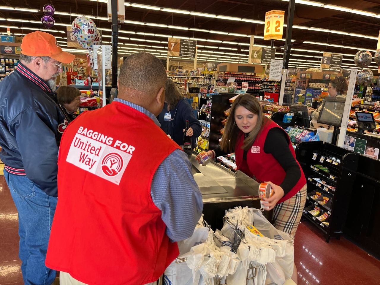 United Way’s ‘Celebrity Bagging Event’ returns to Food City stores on Tuesday