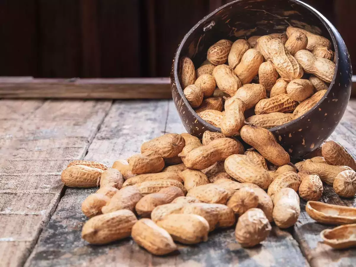 Unveiling the surprising health benefits of a handful of peanuts a day