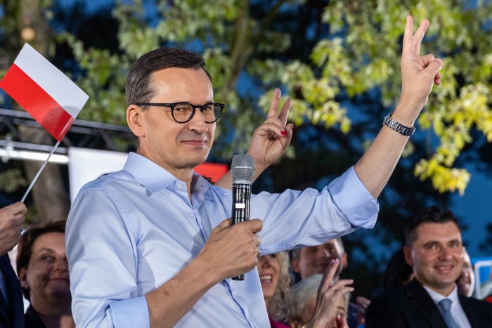 Tusk and Morawiecki tussle over Poland’s financial regulator