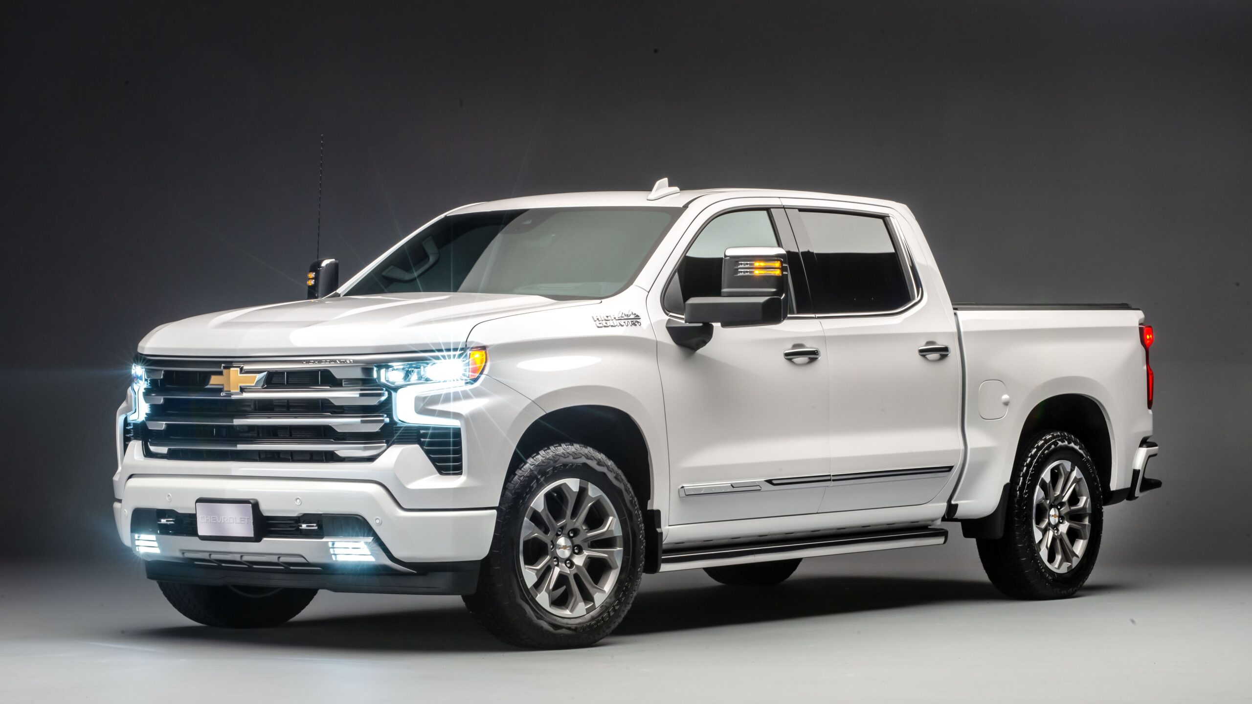 Chevrolet Silverado chega ao Brasil apostando em conectividade e tecnologia