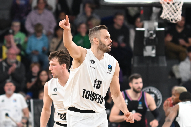 Basketball player in Germany suddenly leaves the game to run to his car