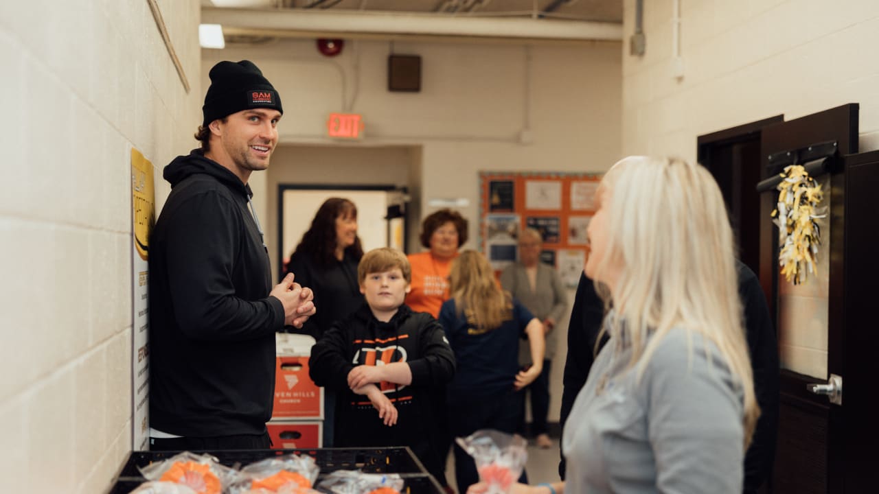 The Sam Hubbard Foundation and The Christ Hospital 
Health Network Unite to Spread Thanksgiving Joy with 
Holiday Meal Distribution