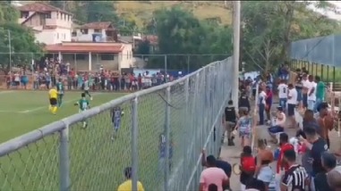 Confusão e pânico nas finais de campeonato de futebol: torcedores relatam abuso no uso de spray de pimenta