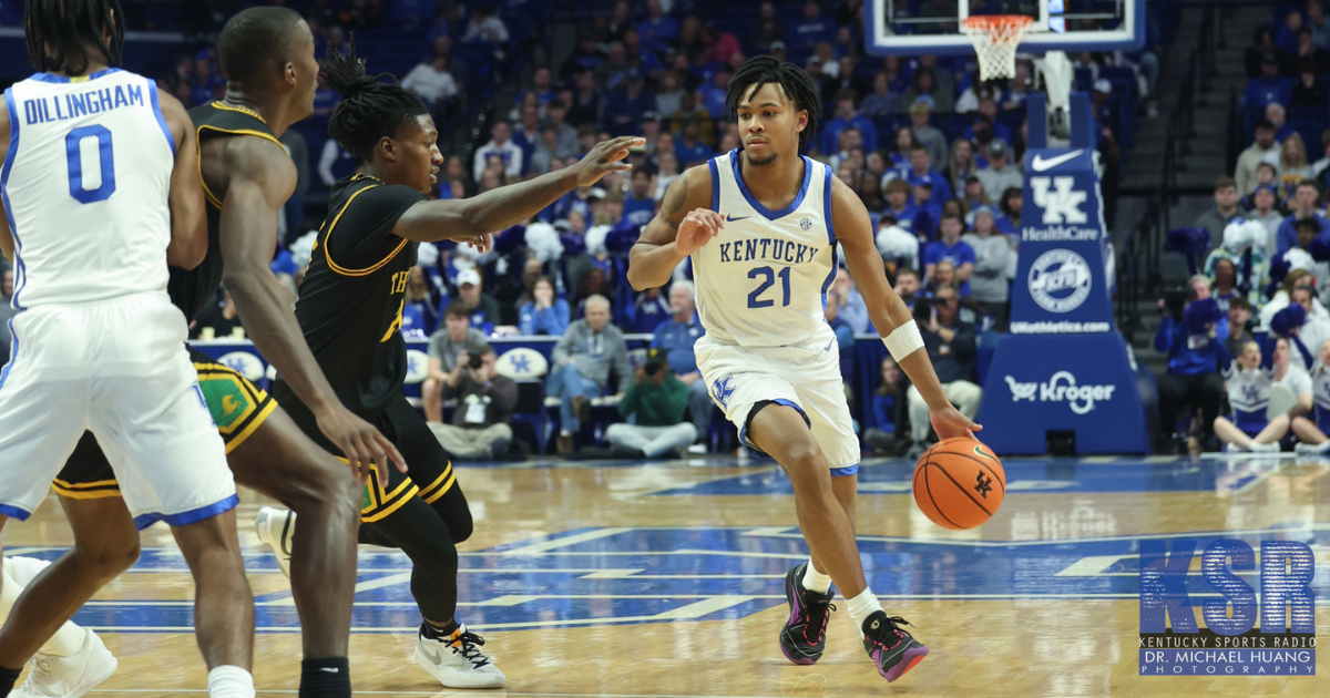 Loaded with unselfish young talent, Kentucky embracing “random” style of basketball