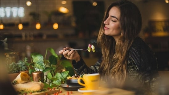 What to eat to decrease cortisol and stress levels?