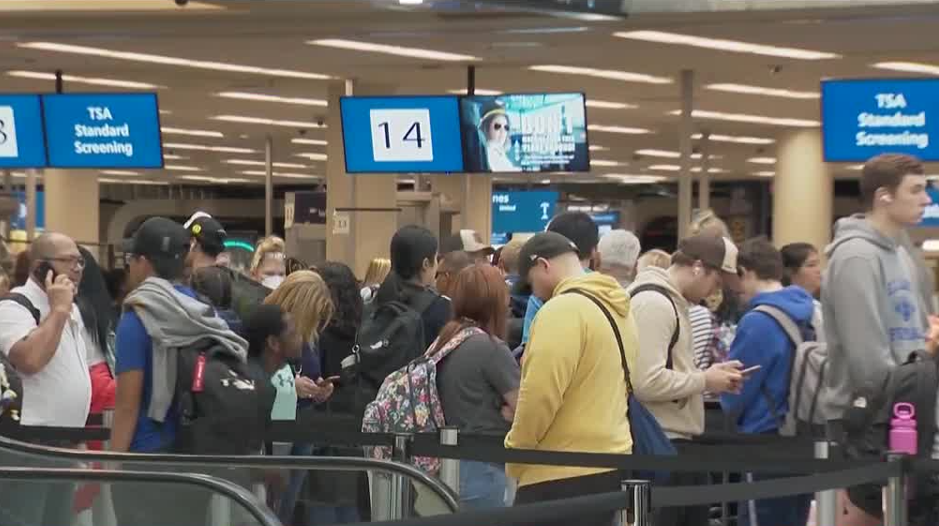 Etiquette to follow during busy Thanksgiving travel period at Orlando International Airport