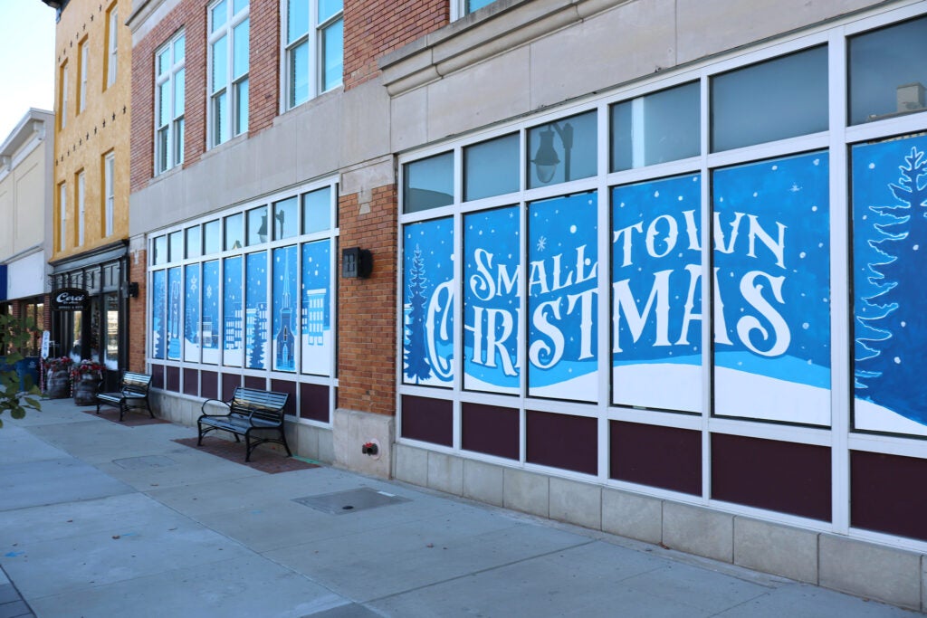 Mural puts Danville in the holiday spirit – The Advocate-Messenger