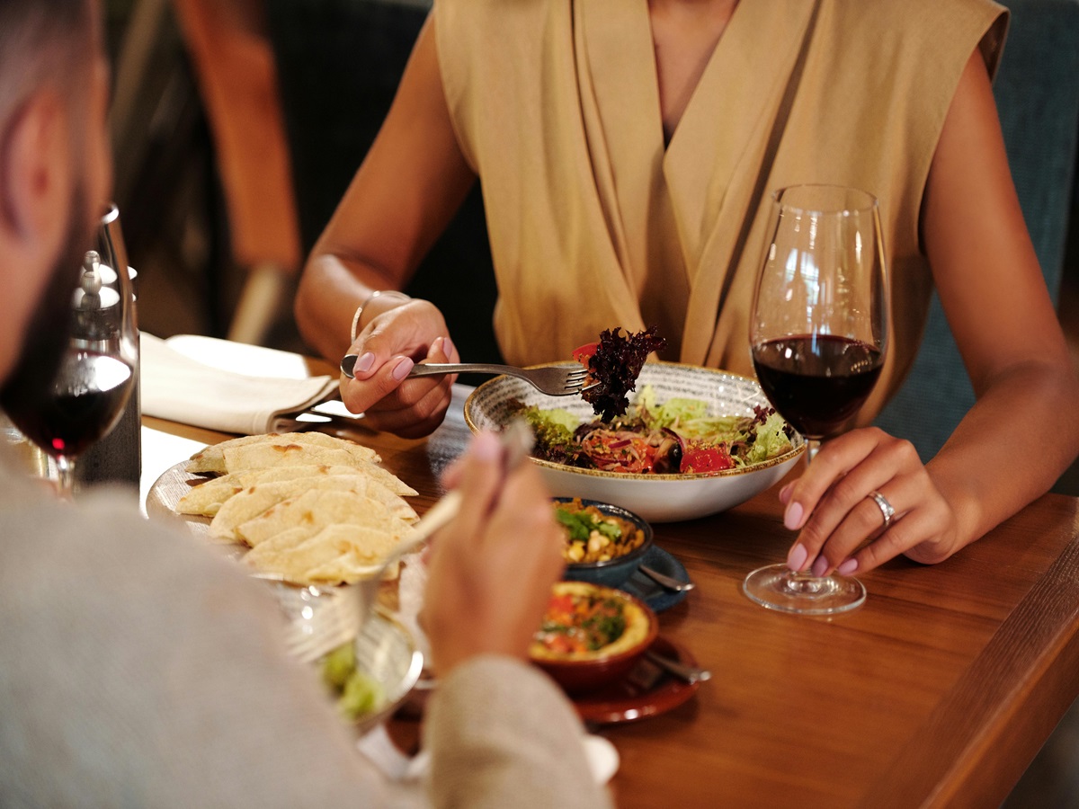 5 Reasons Why You Should Eat Dinner Before 7 PM