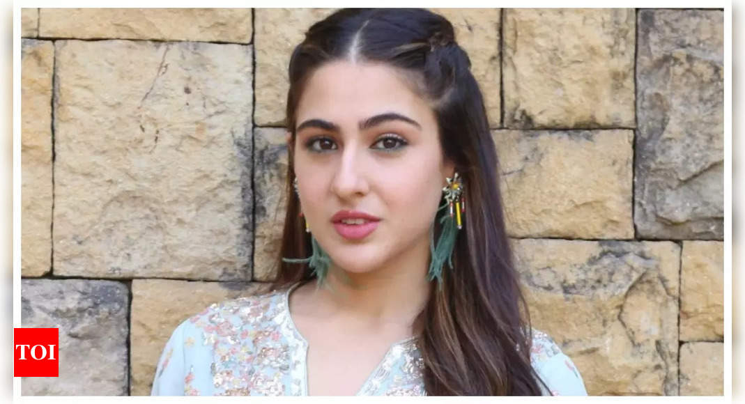 Sara Ali Khan dishes out fitness goals as she flaunts her washboard abs | Hindi Movie News